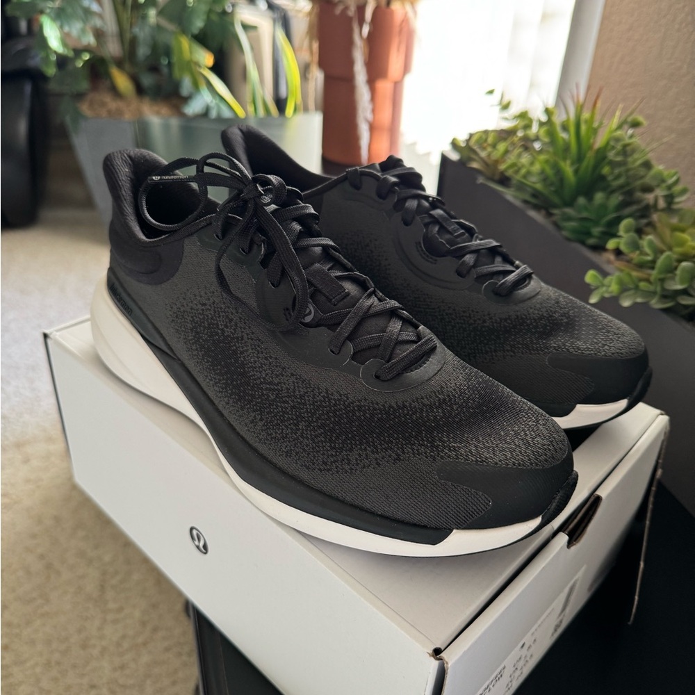 Lululemon Women’s charge feel workout shoes